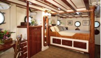 PACIFIC YELLOWFIN -  Master Cabin